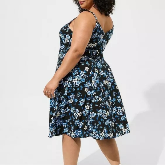 Torrid Midi Challis Sleeveless Trapeze Dress Size 0/ Large - Picture 2 of 13